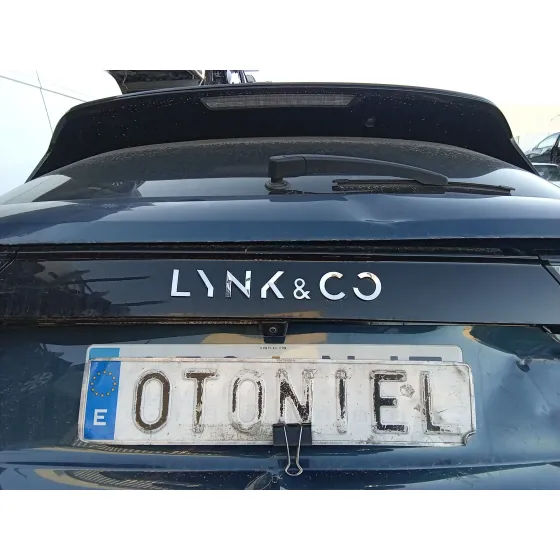 Piloto Trasero Central para Lynk & Co 01