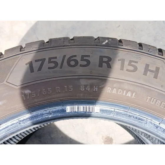 Neumatico para Toyota Yaris (_P13_)