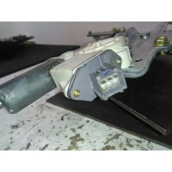 Elevalunas Delantero Derecho para Toyota Avensis Berlina (T25)