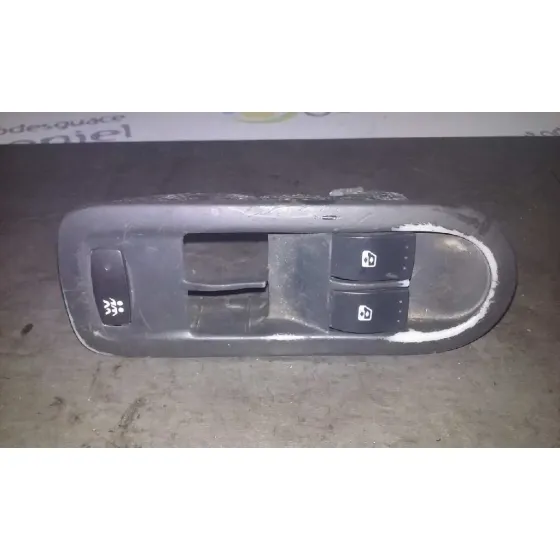 Mando Elevalunas Delantero Izquierdo para Renault Megane Ii Classic Berlina