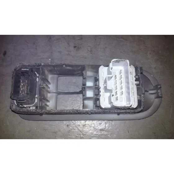 Mando Elevalunas Delantero Izquierdo para Renault Megane Ii Classic Berlina