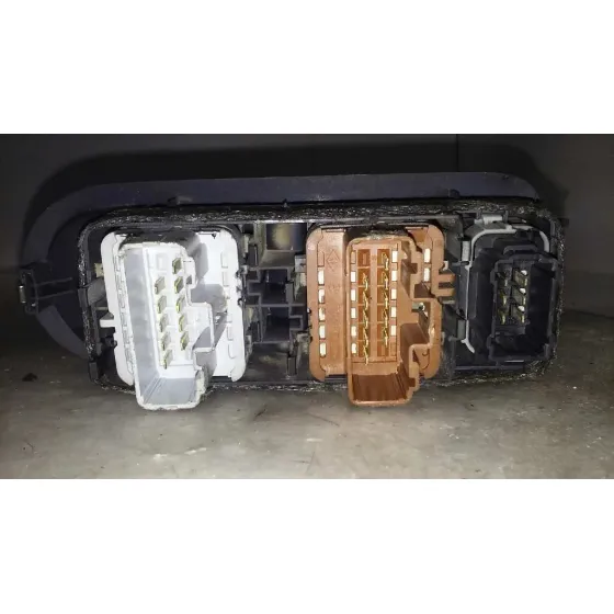 Mando Elevalunas Delantero Izquierdo para Renault Megane Ii Classic Berlina