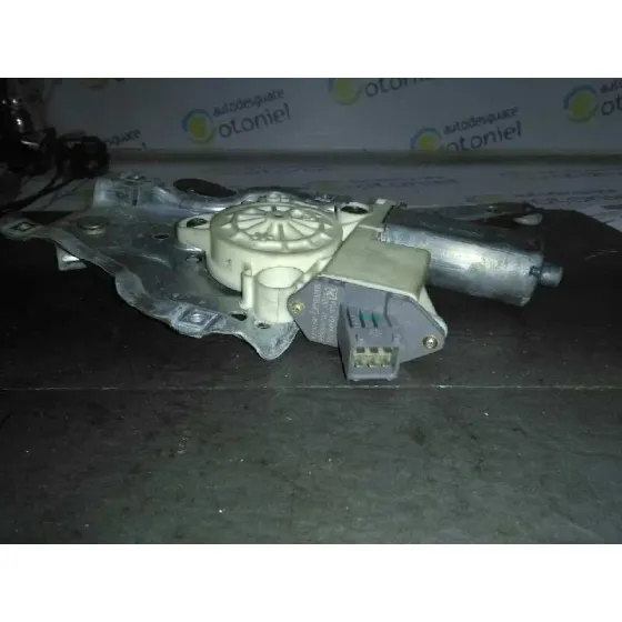 Elevalunas Trasero Derecho para Toyota Avensis Berlina (T25)