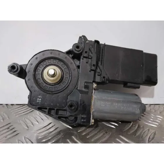 Motor Elevalunas Delantero Derecho para Volkswagen Passat Berlina (3B3)