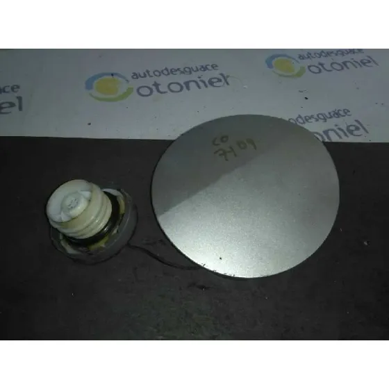 Tapa Exterior Combustible para Toyota Corolla Verso (R1)