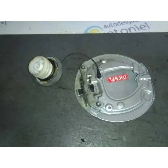 Tapa Exterior Combustible para Toyota Corolla Verso (R1)