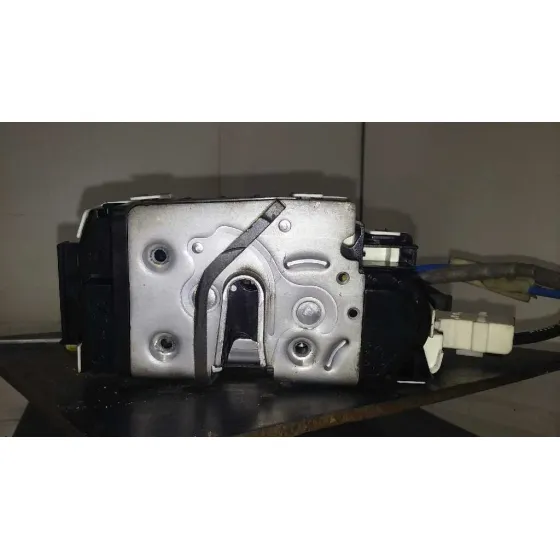 Cerradura Puerta Delantera Derecha para Mercedes-Benz Clase Cla (W117)
