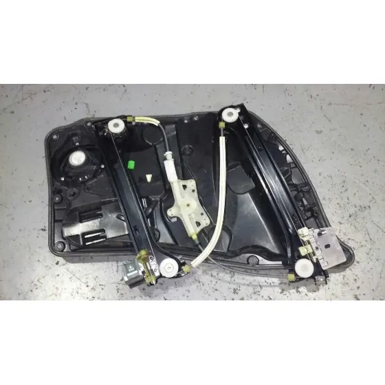 Elevalunas Delantero Derecho para Mercedes-Benz Clase Cla (W117)