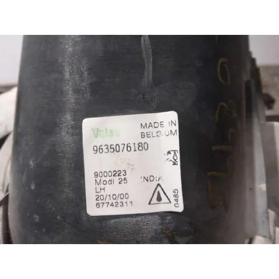 Faro Antiniebla Izquierdo para Peugeot 206 Berlina