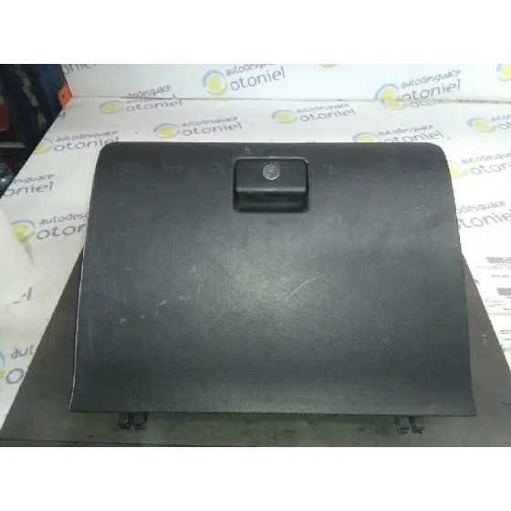 Guantera para Toyota Corolla Verso (R1)