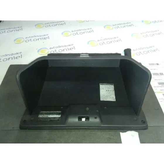 Guantera para Toyota Corolla Verso (R1)