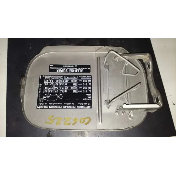 Tapa Exterior Combustible para Mercedes-Benz Clase C (W203) Berlina