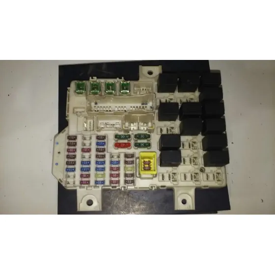 Caja Reles / Fusibles para Mitsubishi Colt Berlina 5 (Z30A)