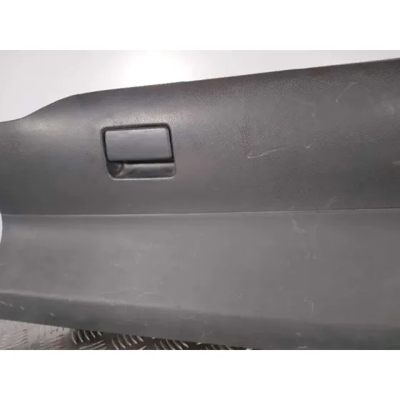 Guantera para Toyota Auris