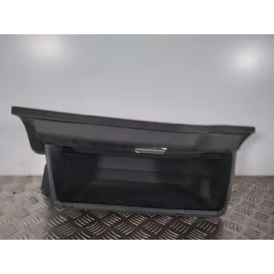 Guantera para Toyota Auris