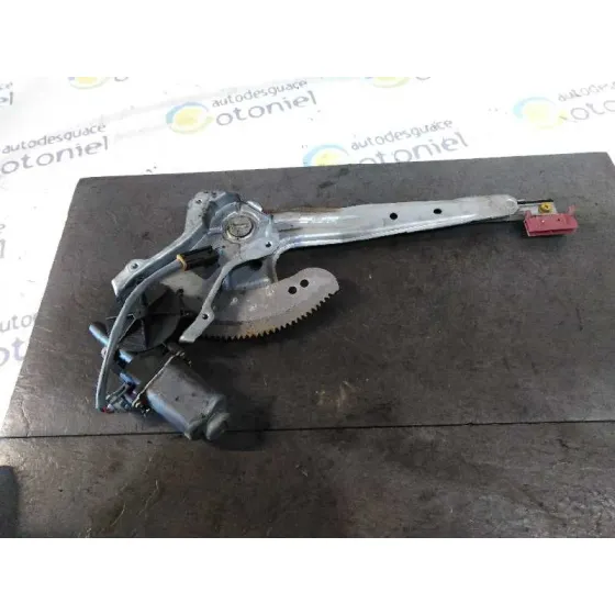 Elevalunas Trasero Derecho para Nissan Almera (N16/E)