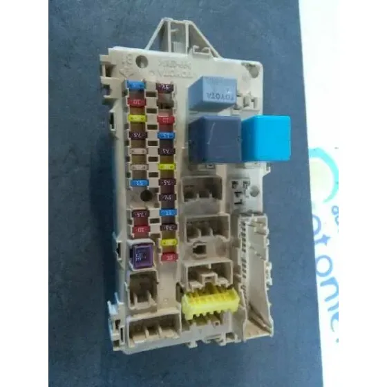 Caja Reles / Fusibles para Toyota Corolla Verso (R1)