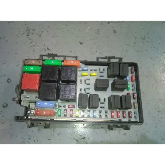 Caja Reles / Fusibles para Opel Corsa D
