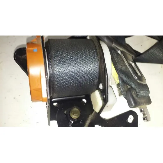Cinturon Seguridad Trasero Central para Toyota Yaris (Ncp1/Nlp1/Scp1)