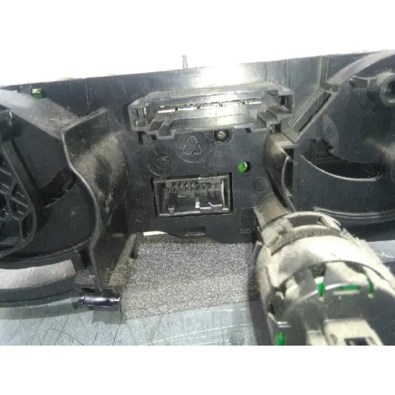 Mando Calefaccion / Aire Acondicionado para Mitsubishi Colt Berlina 5 (Z30A)