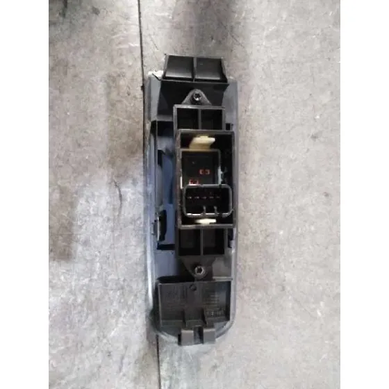 Mando Elevalunas Delantero Derecho para Mitsubishi Colt Berlina 5 (Z30A)