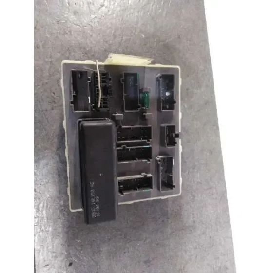 Caja Reles / Fusibles para Ford Focus Berlina (Cak)