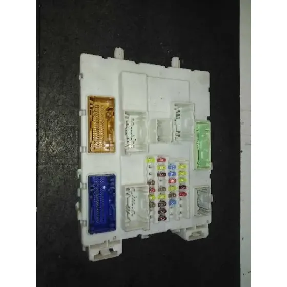 Caja Reles / Fusibles para Ford Focus Lim. (Cb8)