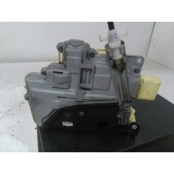 Cerradura Puerta Delantera Izquierda para Volkswagen Passat Berlina (3C2)