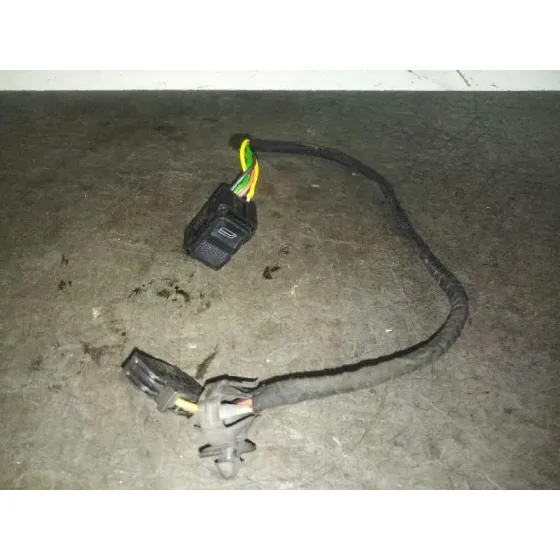 Mando Elevalunas Delantero Izquierdo para Audi A6 Berlina (C4)