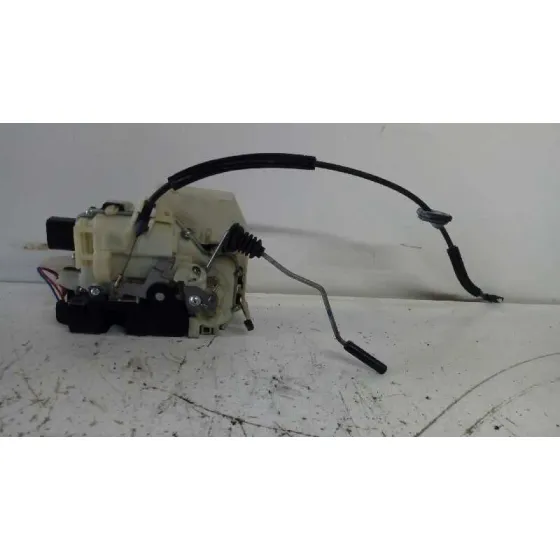 Cerradura Puerta Delantera Derecha para Volkswagen Passat Berlina (3B3)