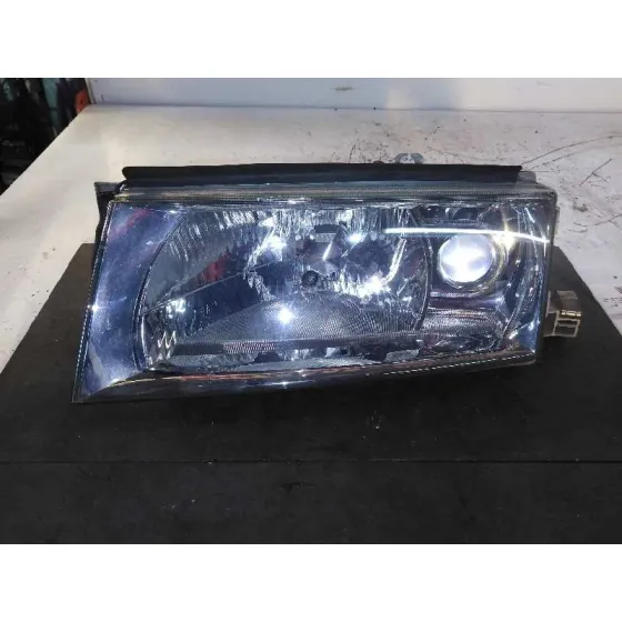 Faro Izquierdo para Skoda Octavia Berlina (1U2)