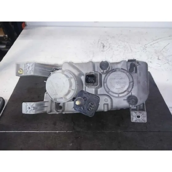 Faro Derecho para Hyundai Trajet (Fo)