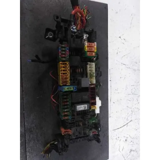 Caja Reles / Fusibles para Mercedes-Benz Clase Cla (W117)