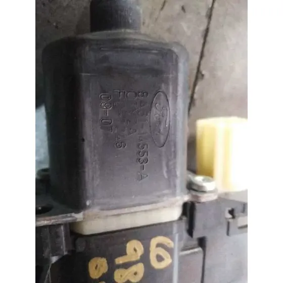 Motor Elevalunas Delantero Derecho para Ford Fiesta (Cb1)