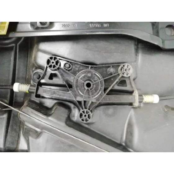 Elevalunas Delantero Derecho para Mercedes-Benz Clase B (W246)