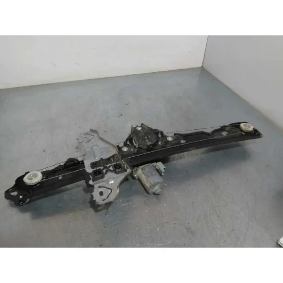 Elevalunas Delantero Derecho para Nissan Pulsar (C13)