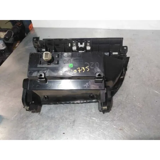 Guantera para Nissan Note