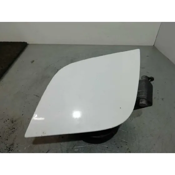 Tapa Exterior Combustible para Ford Focus Lim. (Cb8)