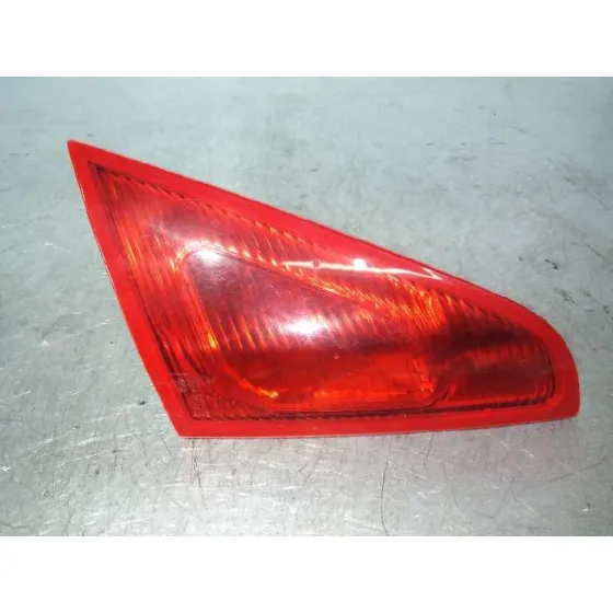 Piloto Trasero Izquierdo Interior para Mitsubishi Colt Berlina 3 (Cz)