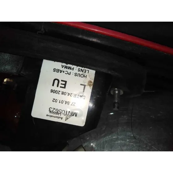Piloto Trasero Izquierdo Interior para Mitsubishi Colt Berlina 3 (Cz)