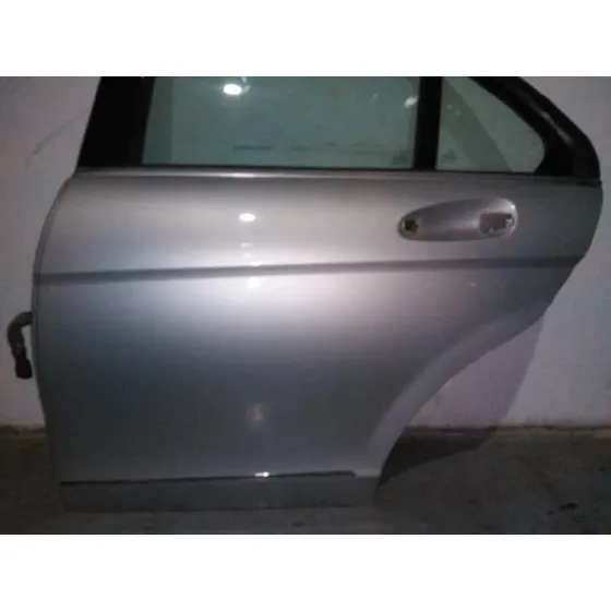 Puerta Trasera Izquierda para Mercedes-Benz Clase C (W204) Berlina
