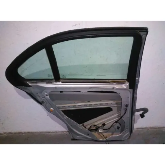 Puerta Trasera Izquierda para Mercedes-Benz Clase C (W204) Berlina
