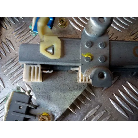 Elevalunas Delantero Izquierdo para Nissan Almera (N16/E)