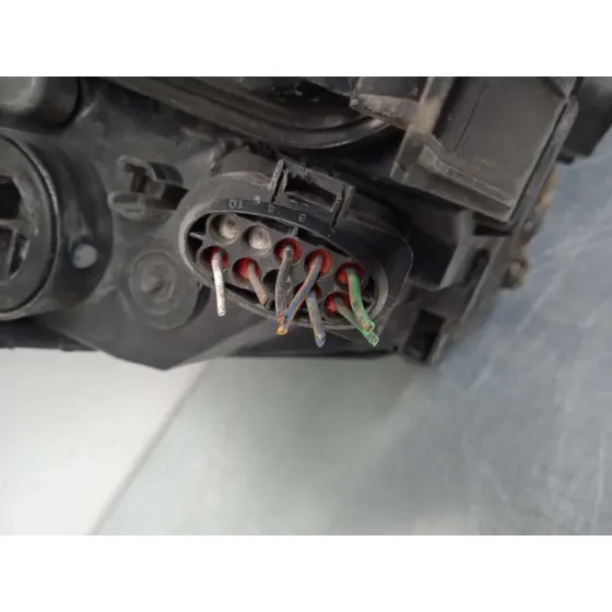 Faro Izquierdo para Ford Focus Berlina (Cap)