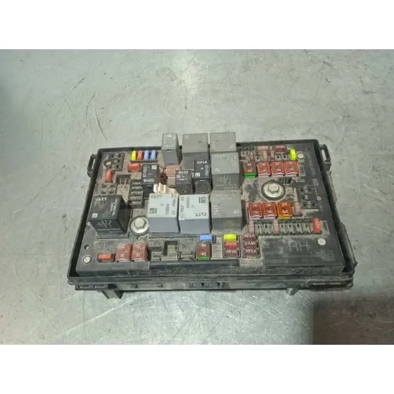 Caja Reles / Fusibles para Opel Astra J Lim.