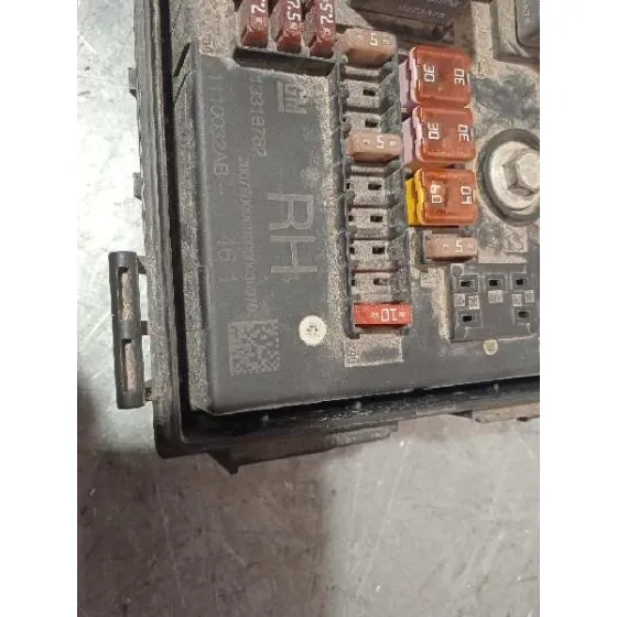 Caja Reles / Fusibles para Opel Astra J Lim.