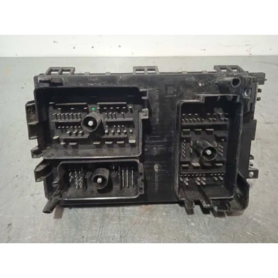 Caja Reles / Fusibles para Opel Astra J Lim.