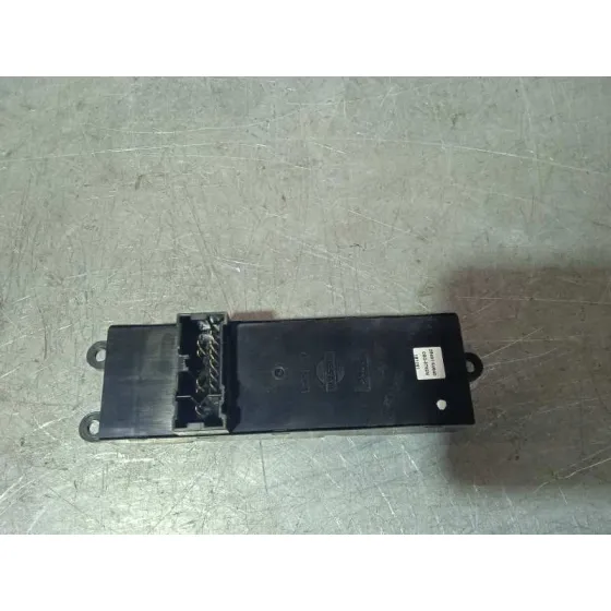 Mando Elevalunas Delantero Izquierdo para Nissan Primera Berlina (P12)