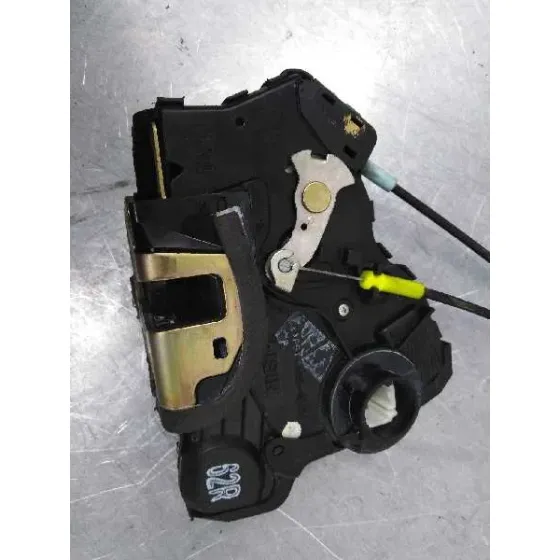 Cerradura Puerta Delantera Derecha para Toyota Corolla (E12)