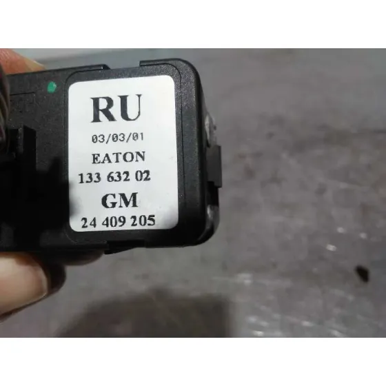 Mando Elevalunas Delantero Izquierdo para Opel Corsa C